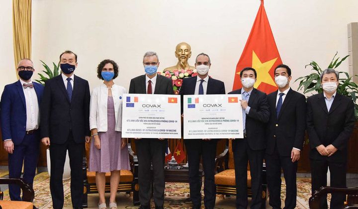 Việt Nam tiếp nhận 1,5 triệu liều vaccine Covid-19 do Pháp và Italy tài trợ
