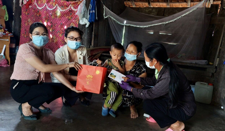 Mang Trung Thu ấm áp đến các em thiếu nhi, học sinh nghèo tại Cư Yang, Đắk Lắk