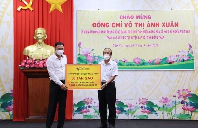 T&T Group trao tặng 140.000 bộ kit test nhanh COVID-19 và 150 tấn gạo hỗ trợ một số tỉnh phía Nam chống dịch