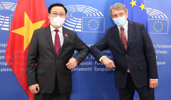 Chủ tịch Quốc hội hội kiến Chủ tịch EC, hội đàm với Chủ tịch EP