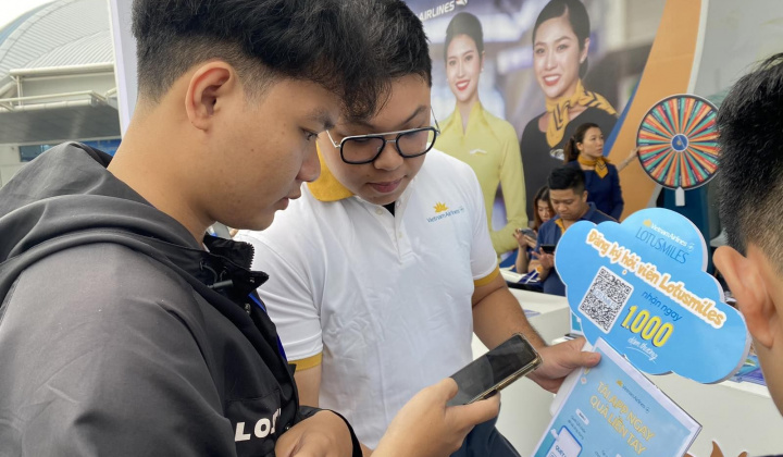 Vietnam Airlines kích cầu du lịch tại hội chợ VITM Đà Nẵng 2022