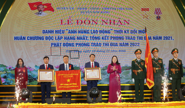 Huyện Kim Bảng: Đón nhận danh hiệu “Anh hùng Lao động” thời kỳ đổi mới và Huân chương Độc lập hạng Nhất