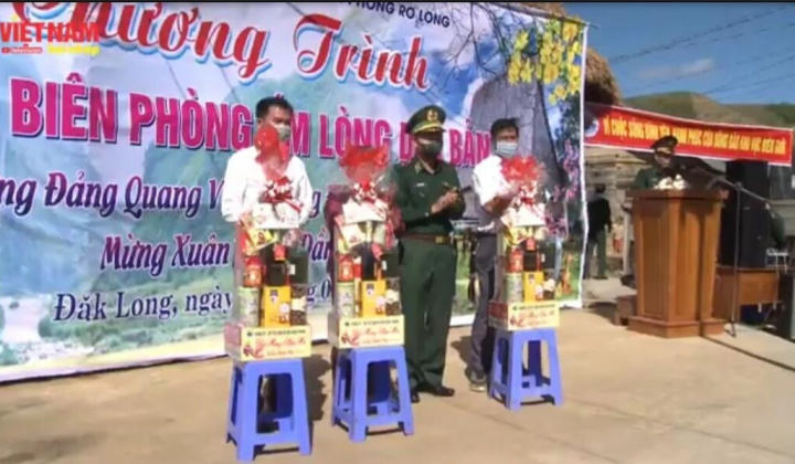 Xuân Biên cương ấm lòng dân bản tại Kon Tum