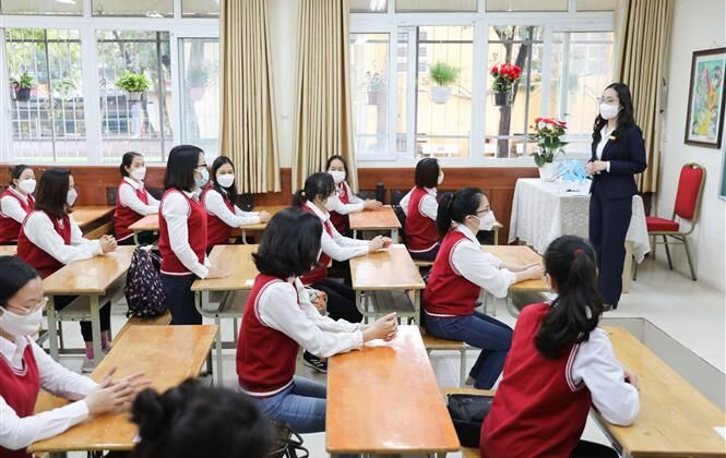 Chuẩn bị kỹ để học sinh trở lại trường, mở cửa du lịch an toàn