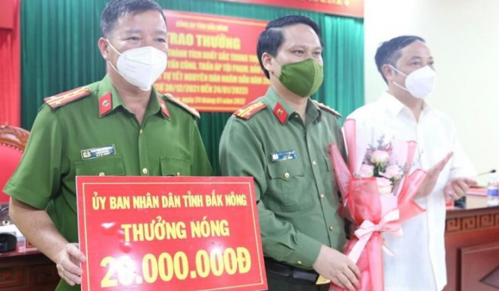 Đắk Nông: Chủ tịch UBND tỉnh khen thưởng lực lượng Công an tỉnh về thành tích xuất sắc trong đợt cao điểm