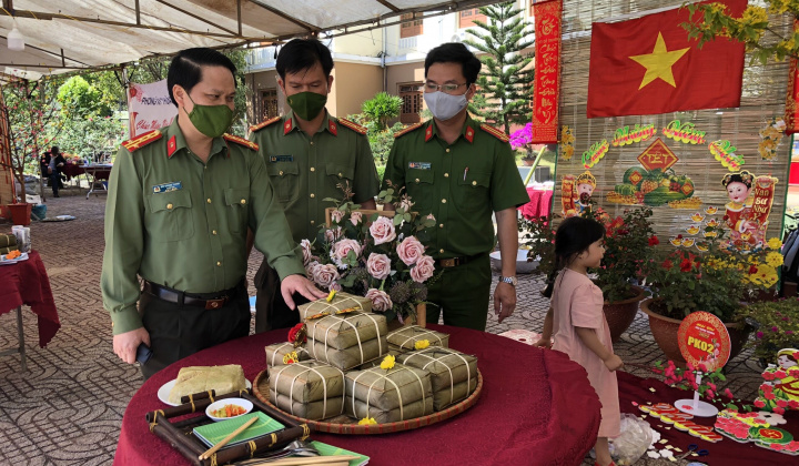 Sôi nổi Hội thi nấu bánh chưng, Xuân yêu thương của Công an Đắk Nông