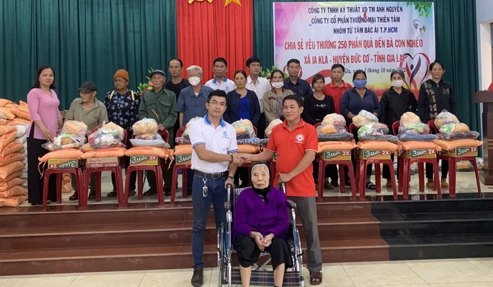 Chia sẻ khó khăn với người nghèo tại xã Ia Kla huyện Đức Cơ, tỉnh Gia Lai
