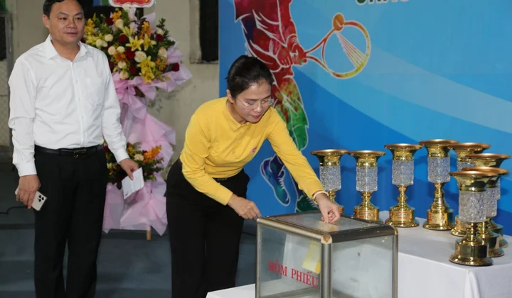 CLB Tennis Báo chí Nghệ An quyên góp hơn 120 triệu đồng ủng hộ vùng lũ