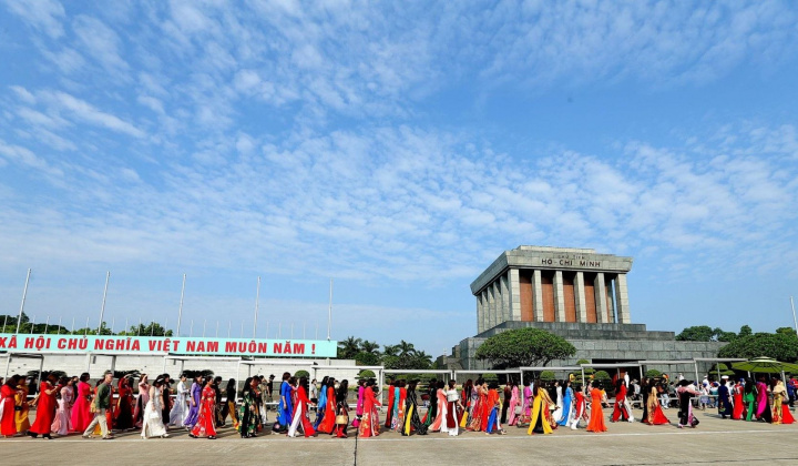 Hội Nữ Doanh nhân Việt Nam - Asean báo công dâng Bác với Khát vọng vươn xa