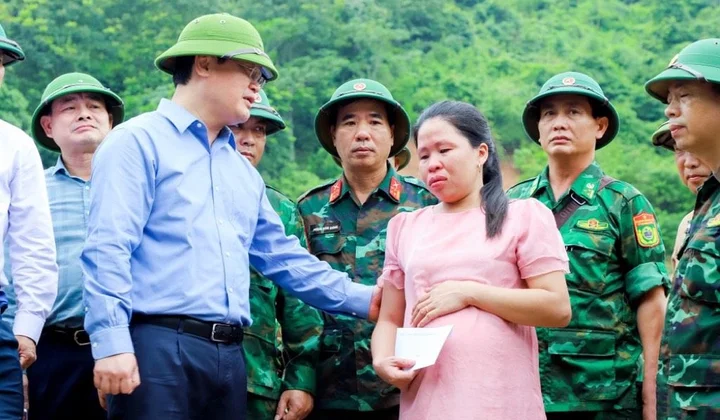Chủ tịch UBND tỉnh Nghệ An thăm hỏi, động viên Nhân dân huyện Kỳ Sơn