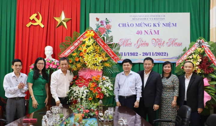 Đắk Lắk: Thường trực Tỉnh ủy thăm, chúc mừng các cơ sở giáo dục nhân Ngày Nhà giáo Việt Nam