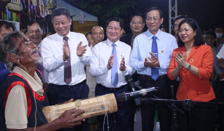 Ninh Thuận - trao tặng danh hiệu vinh dự Nhà nước “Nghệ nhân ưu tú” cho 5 nghệ nhân