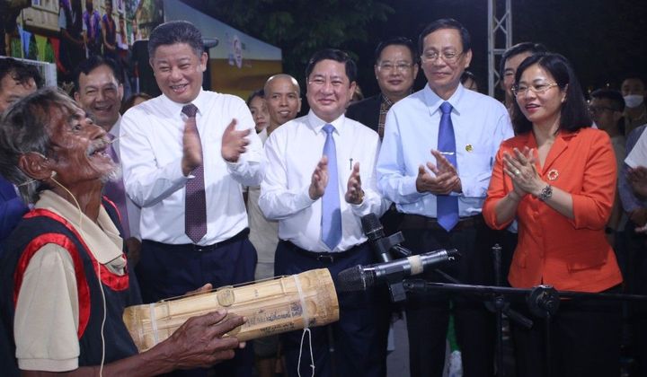 Ninh Thuận - trao tặng danh hiệu vinh dự Nhà nước “Nghệ nhân ưu tú” cho 5 nghệ nhân