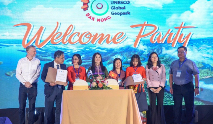 Hội thảo khoa học “15 năm phát triển Công viên địa chất ở Việt Nam”