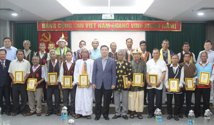 Thứ trưởng, Phó Chủ nhiệm Ủy ban Dân tộc gặp mặt Đoàn đại biểu Người có uy tín tỉnh Ninh Thuận