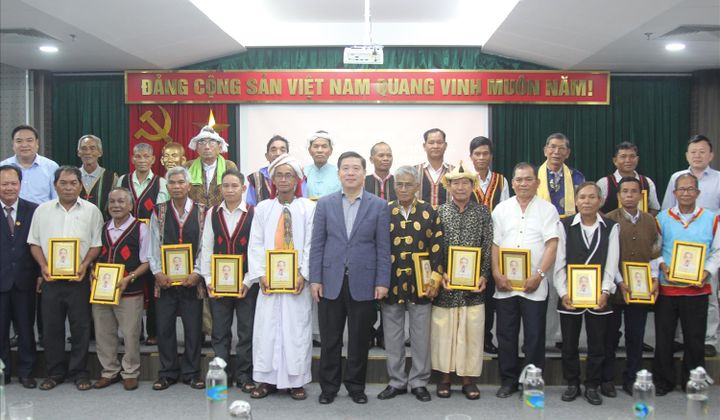 Thứ trưởng, Phó Chủ nhiệm Ủy ban Dân tộc gặp mặt Đoàn đại biểu Người có uy tín tỉnh Ninh Thuận