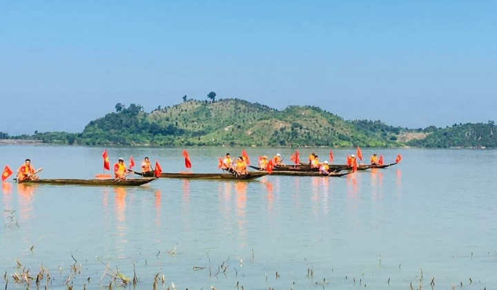 Gia Lai: Tổ chức Hội đua thuyền độc mộc trên sông Pô Cô lần thứ 3
