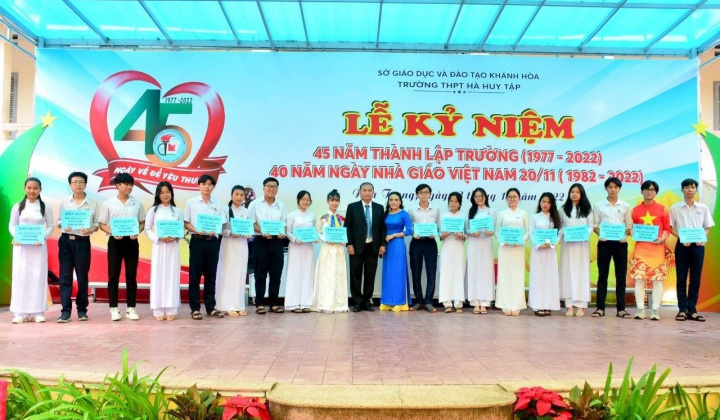 Trường THPT Hà Huy Tập (Khánh Hòa): 45 năm phát triển sự nghiệp “trồng người”