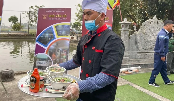 Tương ớt phở CHIN-SU thăng hoa vị phở trong không gian phở xưa