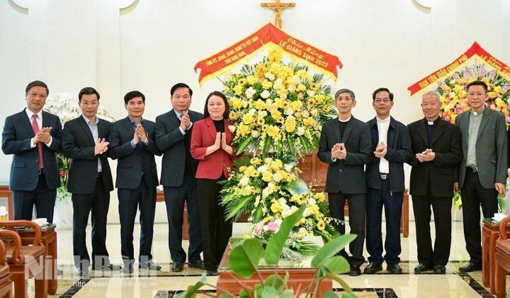 Lãnh đạo tỉnh Ninh Bình thăm và chúc mừng nhân dịp Lễ Giáng sinh năm 2022