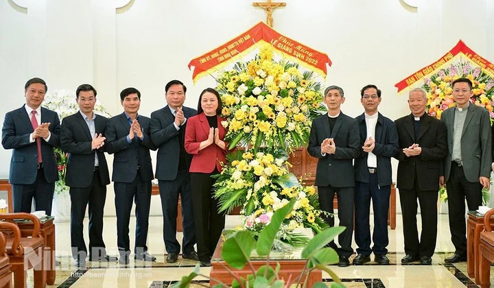 Lãnh đạo tỉnh Ninh Bình thăm và chúc mừng nhân dịp Lễ Giáng sinh năm 2022