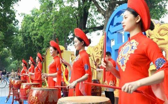 Hoàn thiện chính sách văn hóa nhằm phát triển bền vững ở Việt Nam hiện nay