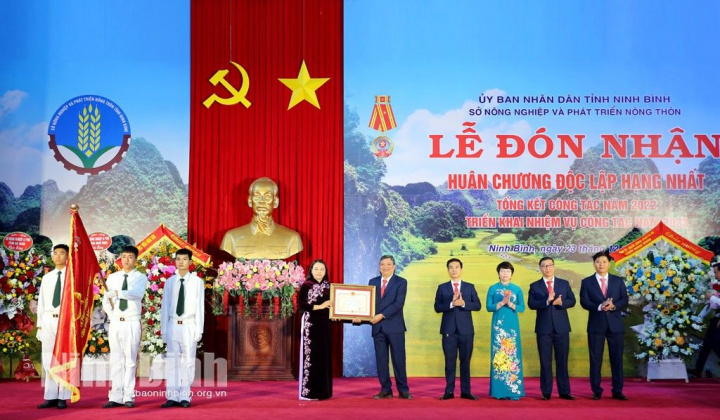 Sở Nông nghiệp và Phát triển nông thôn tỉnh Ninh Bình đón nhận Huân chương Độc lập hạng Nhất