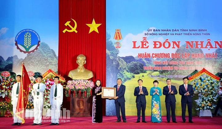 Sở Nông nghiệp và Phát triển nông thôn tỉnh Ninh Bình đón nhận Huân chương Độc lập hạng Nhất