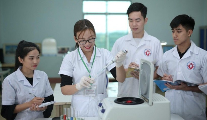 Hoạt động khoa học và công nghệ trong cơ sở giáo dục đại học