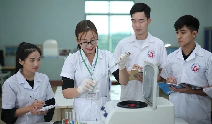 Hoạt động khoa học và công nghệ trong cơ sở giáo dục đại học
