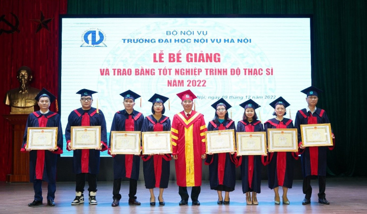 Trường Đại học Nội vụ Hà Nội long trọng tổ chức Lễ bế giảng, trao bằng Thạc sĩ năm 2022