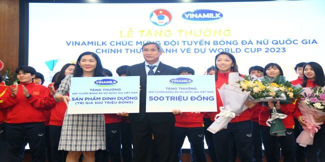 Vinamilk thưởng 500 triệu tiền mặt và 2 năm sử dụng sản phẩm cho đội tuyển bóng đá nữ quốc gia