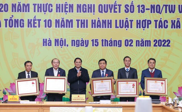 Thủ tướng nhấn mạnh 8 nhóm nhiệm vụ để thúc đẩy kinh tế tập thể