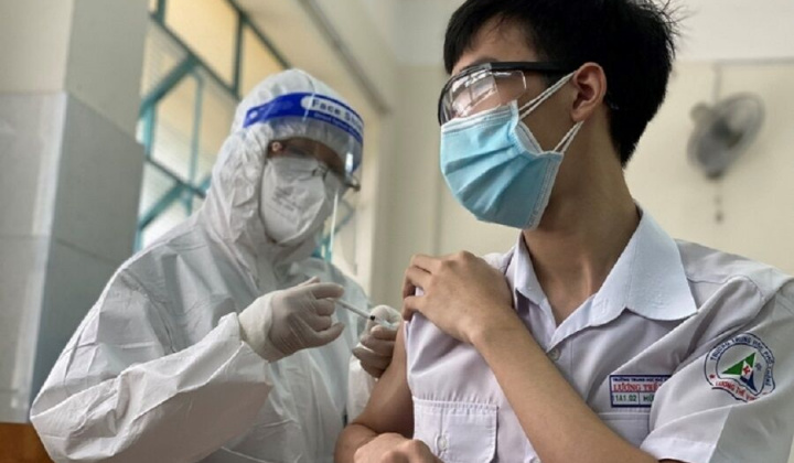 Thủ tướng yêu cầu nhanh chóng hoàn thành tiêm mũi 2 cho nhóm 12-18 tuổi