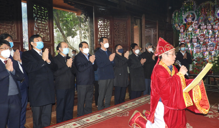 Thanh Hóa: Hành Lễ đầu năm, khai mở cửa trời tại Am Tiên