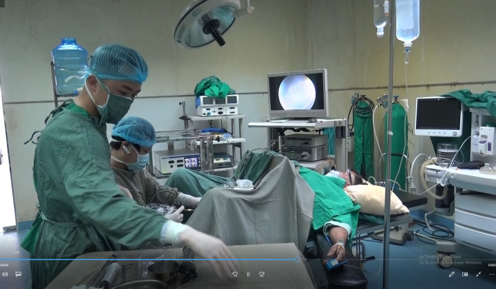 Bệnh viện Quân Y 4 áp dụng thành công phẫu thuật nội soi bốc hơi Plasma u phì đại tuyến tiền liệt