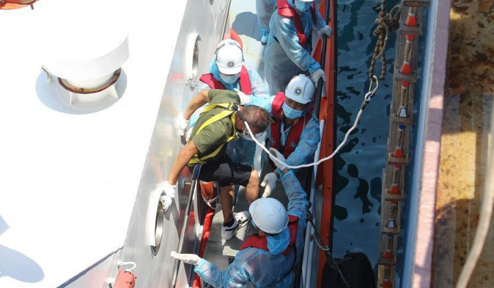 Cứu nạn khẩn cấp thuyền viên Phi-líp-pin trên vùng biển Khánh Hòa