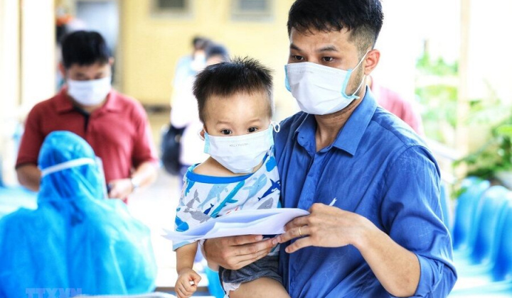 Liên hệ y tế khi xuất hiện triệu chứng này ở trẻ đang điều trị COVID-19 tại nhà