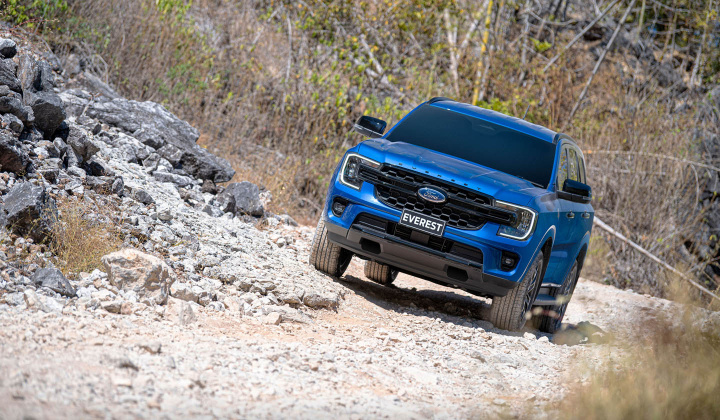Ford Everest thế hệ mới mạnh mẽ bên ngoài tiện nghi bên trong