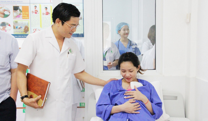 Trải nghiệm phương pháp ủ ấm Kangaroo Mother care tại Bệnh viện Phụ Sản Hà Nội