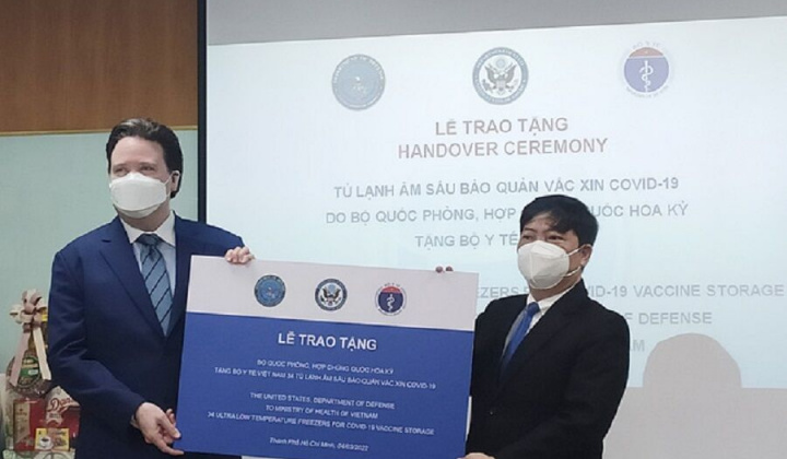 Việt Nam tiếp nhận 34 tủ đông âm sâu bảo quản vắc-xin Covid-19 từ Hoa Kỳ