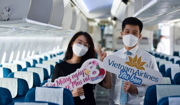 Vietnam Airlines dành tặng món quà bất ngờ cho hành khách nhân ngày Quốc tế phụ nữ 8/3