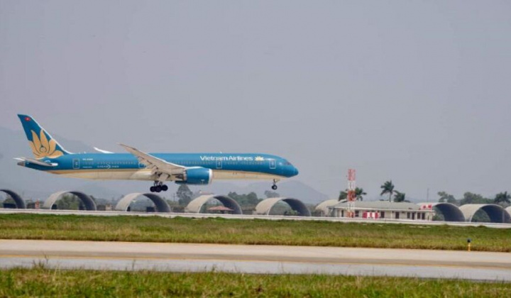 Vietnam Airlines thực hiện thành công chuyến bay đầu tiên đón công dân Việt Nam ở Ukraine về nước