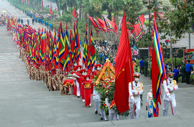 President offers incense in commemoration of Hung Kings