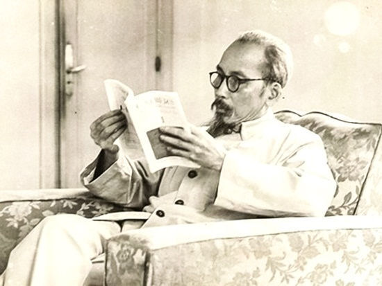 Tư tưởng Hồ Chí Minh soi sáng sự nghiệp đổi mới, ngọn cờ dẫn dắt đất nước phát triển phồn vinh, hạnh phúc