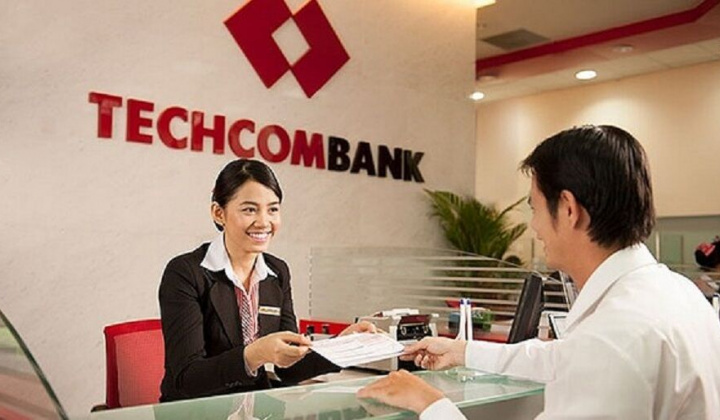 Chị gái Phó TGĐ thường trực Techcombank bán bớt cổ phiếu trước đại hội cổ đông