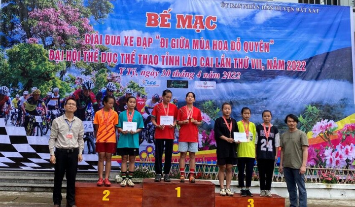 Bát Xát (Lào Cai): Tổ chức thành công Giải đua xe đạp “Đi giữa mùa hoa Đỗ Quyên”