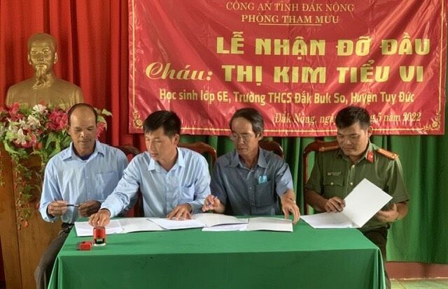 Phòng Tham mưu Công an Đắk Nông nhận đỡ đầu một học sinh có hoàn cảnh đặc biệt