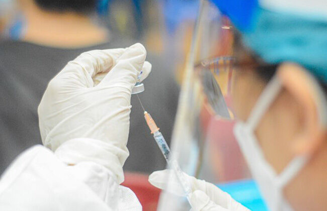 TP.HCM triển khai tiêm vắc xin COVID-19 mũi 4 cho người dân