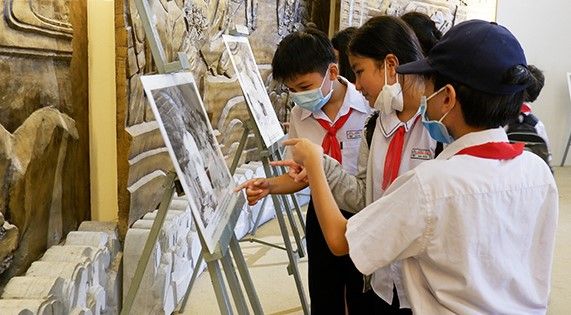 Đà Nẵng: Triển lãm ảnh chủ đề “Chủ tịch Hồ Chí Minh với Quốc hội”.